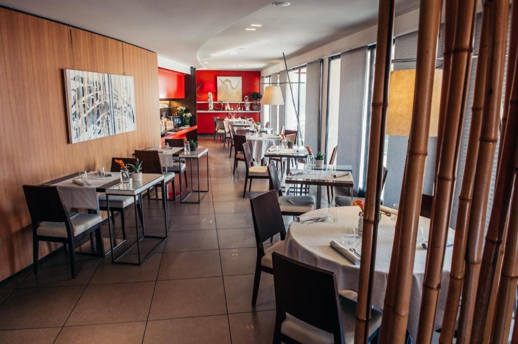 Red's Redaelli Hotel — 5