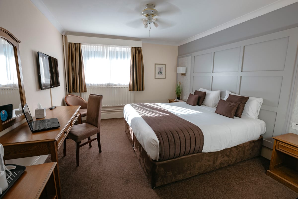 Best Western Manor Hotel and Suites — 3