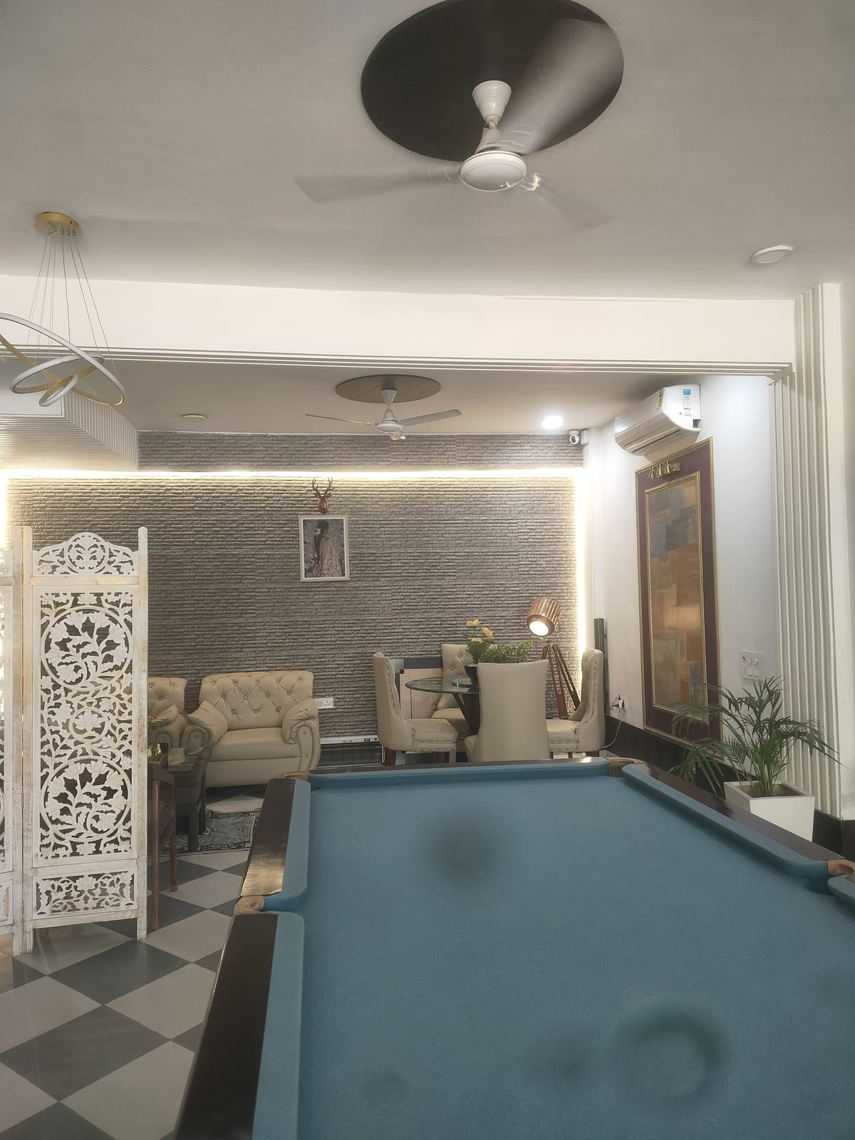 Saffron Inn