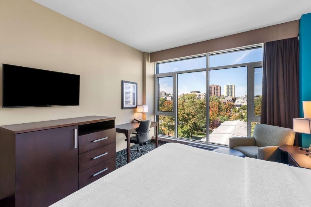 Best Western Plus Hotel Montreal — 4