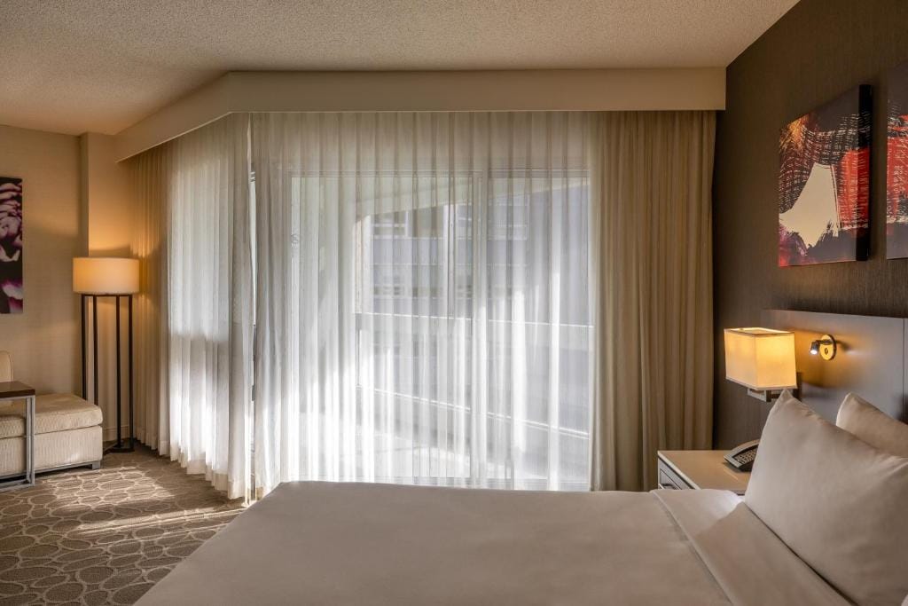 Delta Hotels by Marriott Montreal — 2