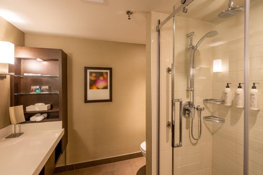 Delta Hotels by Marriott Montreal — 5