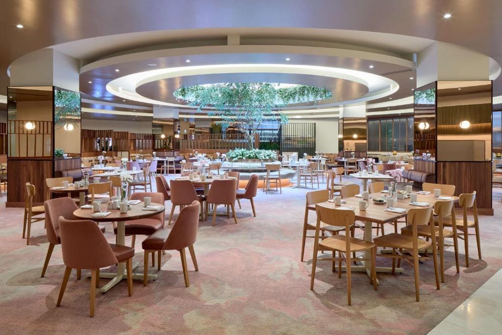 DoubleTree By Hilton Montreal — 4