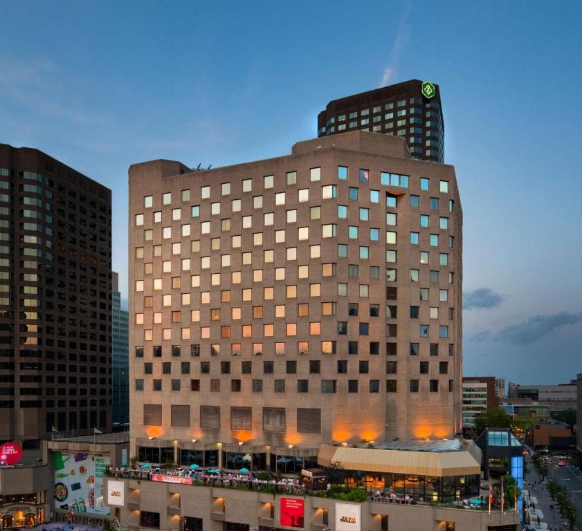 DoubleTree By Hilton Montreal — 5