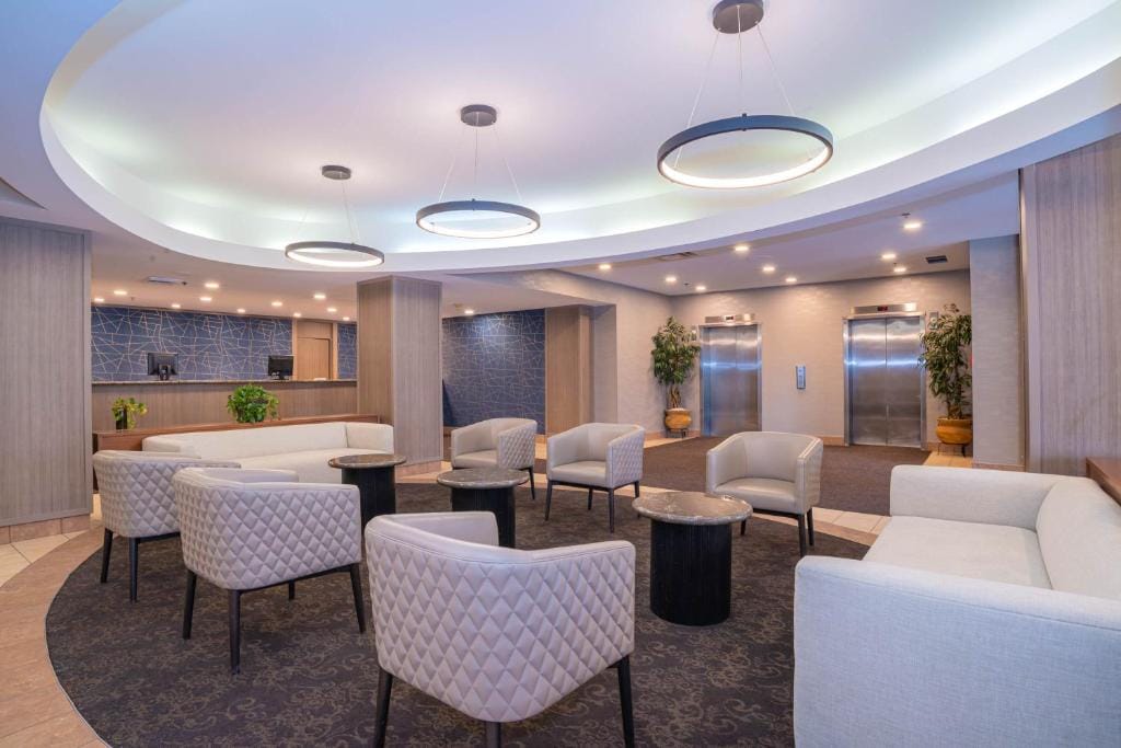 Sandman Hotel Montreal - Longueuil — 4