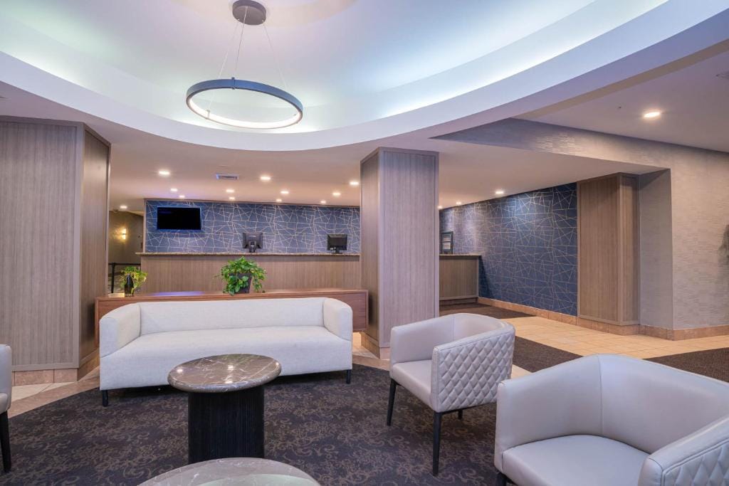 Sandman Hotel Montreal - Longueuil — 5