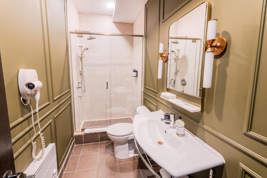 Self Check-In Boutique Hotel - Quartier latin - Room 203 — 3