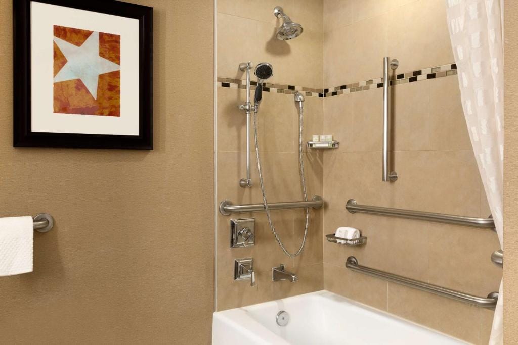 Embassy Suites by Hilton Austin Downtown South Congress — 2