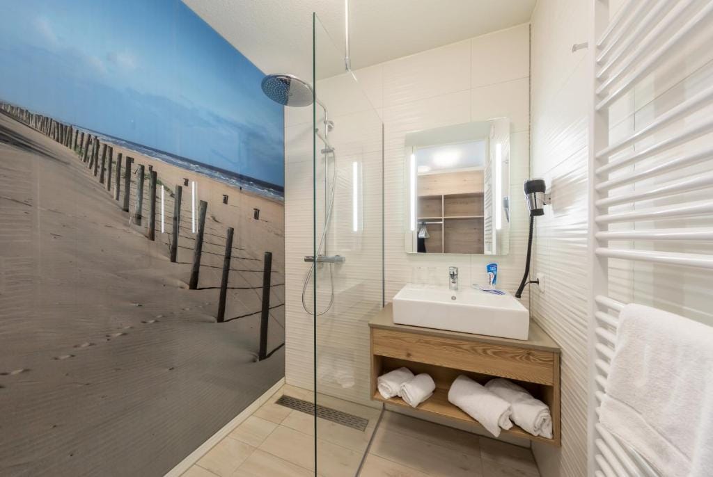 Beachhotel Zandvoort by Center Parcs — 3