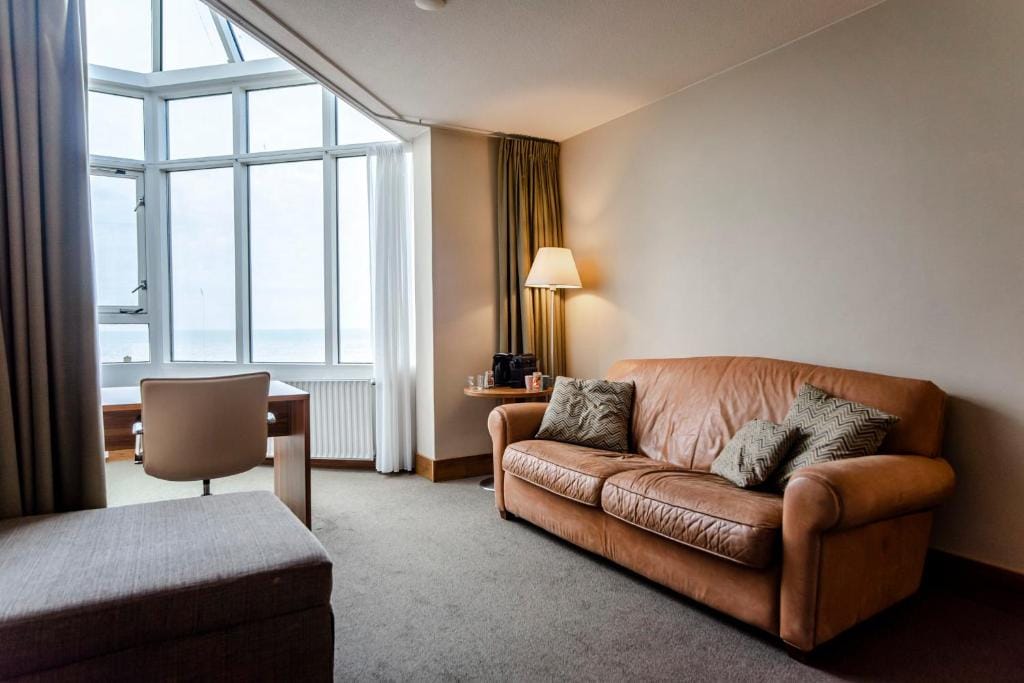 Suite with stunning sea view — 4