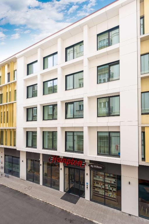 Hampton By Hilton Budapest City Centre — 2