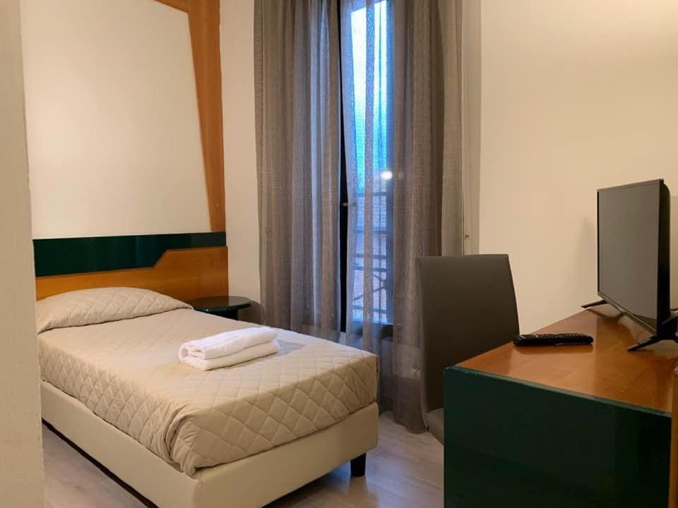 HOTEL DOZZA — 2