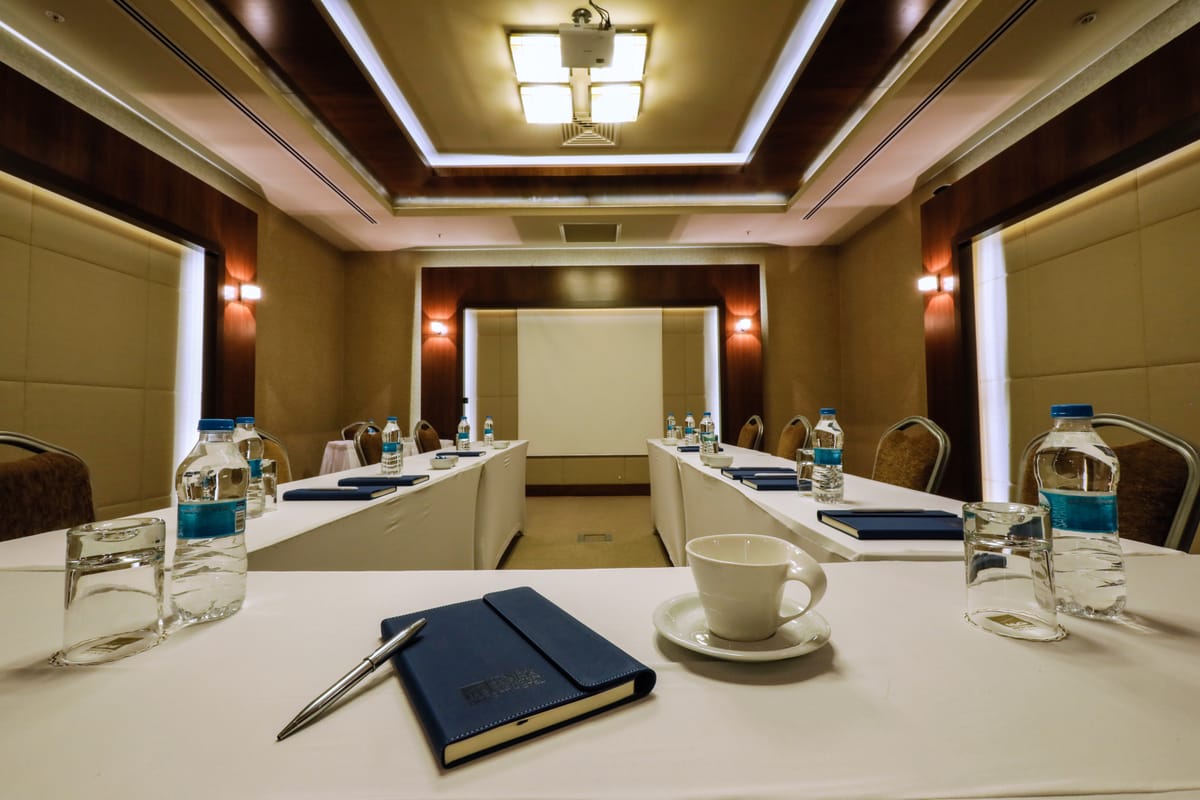 ISG Airport Hotel — 4