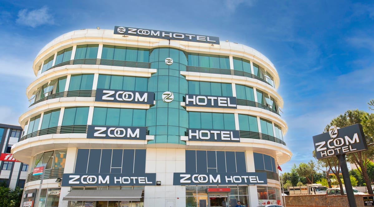 ZOOM HOTEL — 3