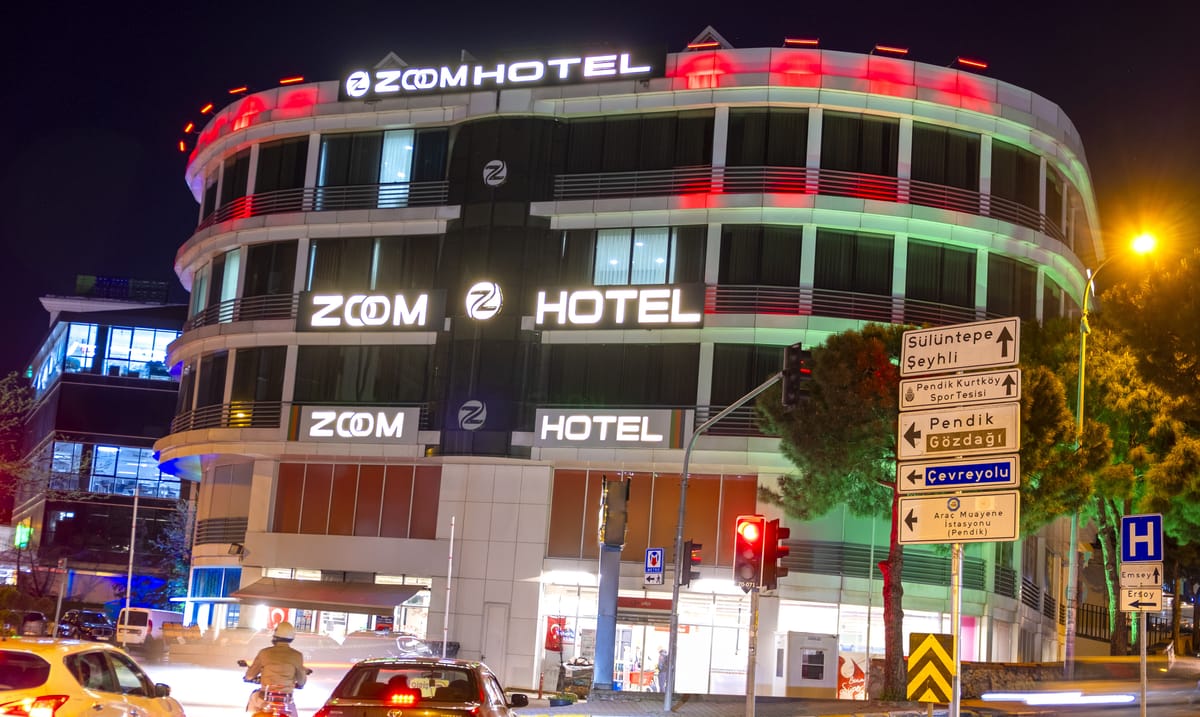 ZOOM HOTEL — 5