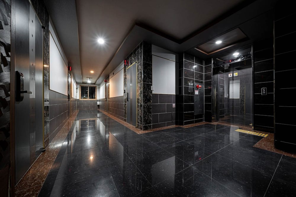 F1 Hotel — 2