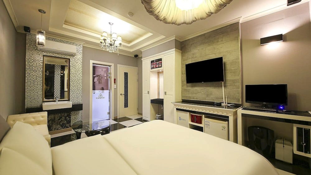 From H Rubens Hotel Mokpo Pyeonghwa Square