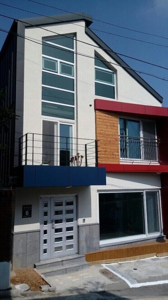 Ri-in Mokpo Guesthous 리인목포게스트하우스 — 4