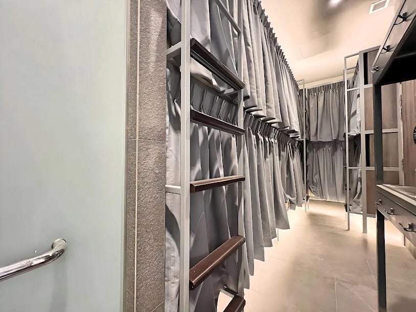 FUTURA BOUTIQUE HOSTEL — 4
