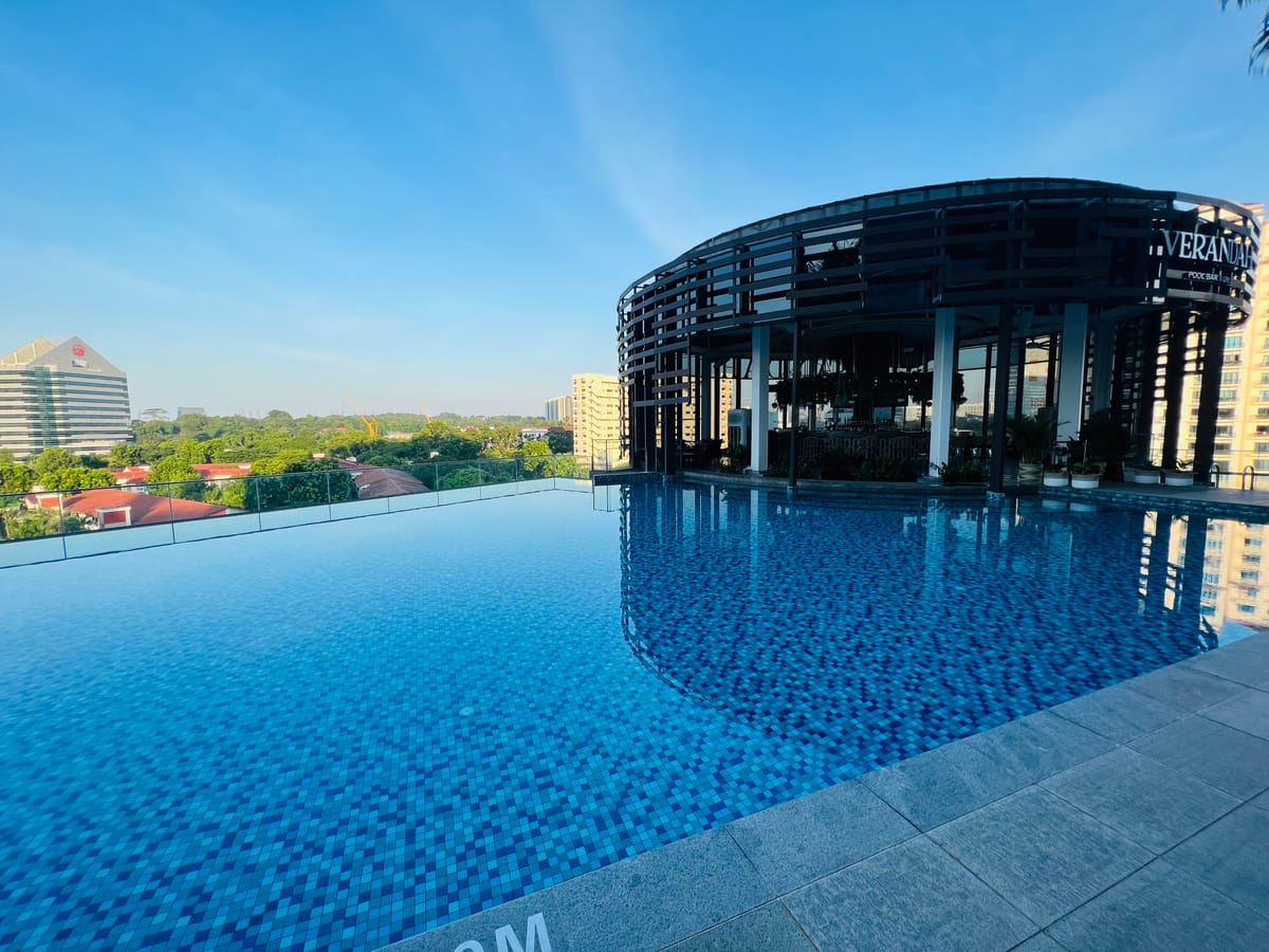 Momentus Hotel Alexandra — 2