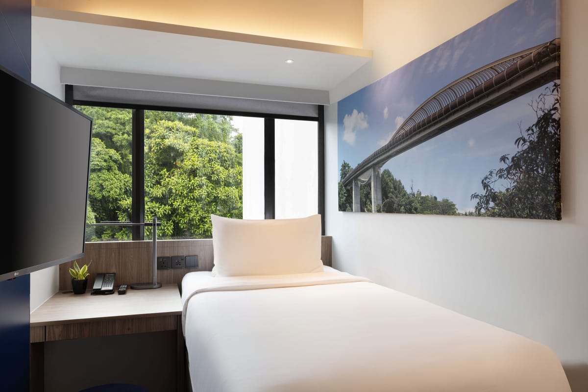 Travelodge Harbourfront — 2