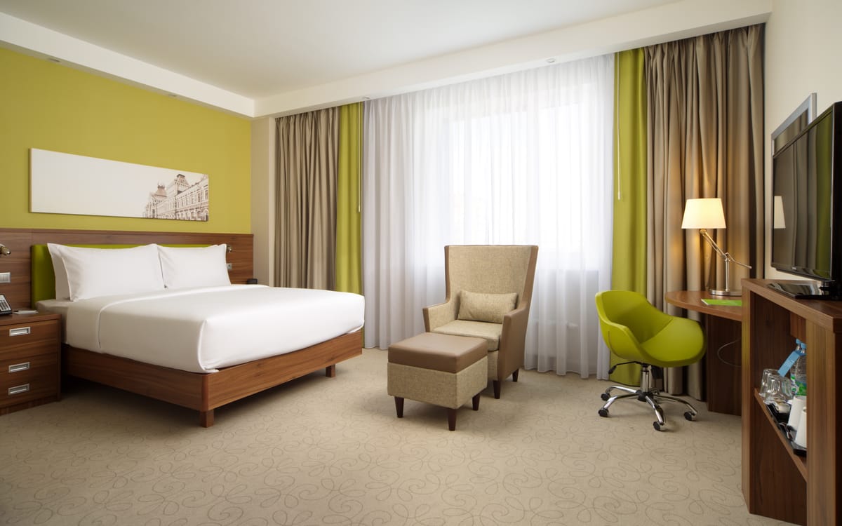 Hampton by Hilton — 4
