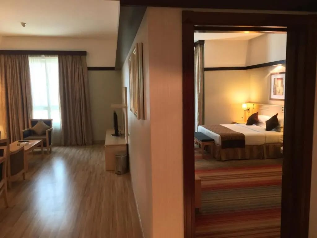 LE ARABIA HOTEL APARTMENT LLC — 4