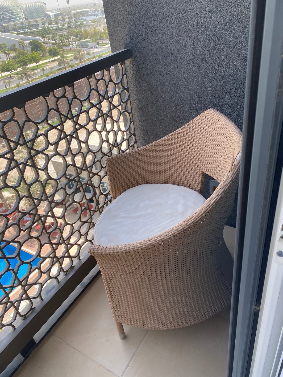 Yas Plaza Marina — 4